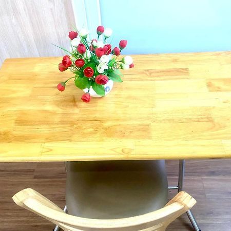 Cozy Homestay With Large Bed, Private Bathroom, Large Balcony Hanoi Exterior photo