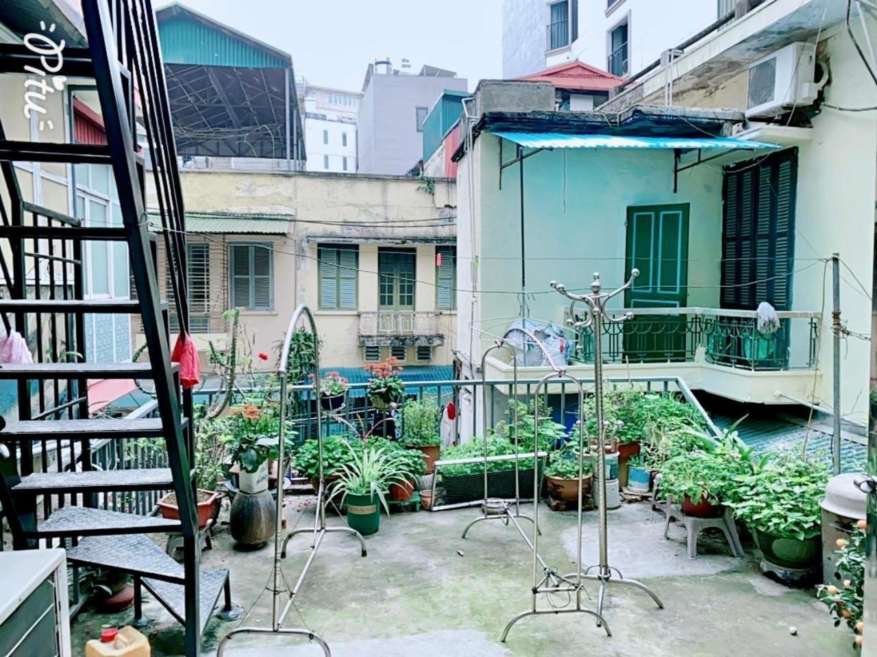 Cozy Homestay With Large Bed, Private Bathroom, Large Balcony Hanoi Exterior photo