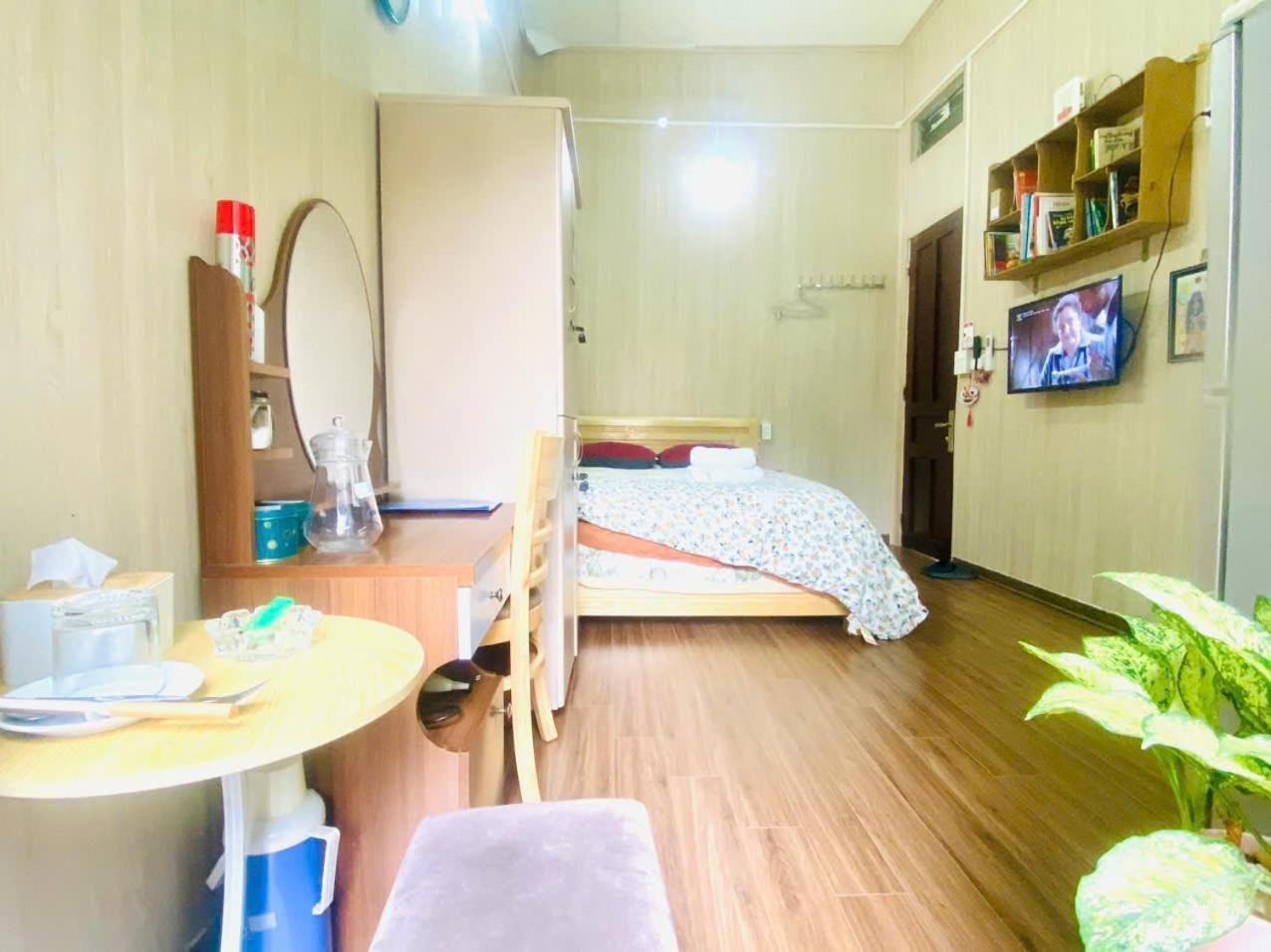 Cozy Homestay With Large Bed, Private Bathroom, Large Balcony Hanoi Exterior photo